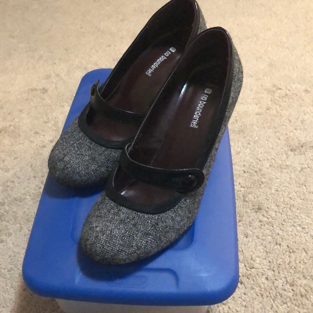 Gray and black heels Size 6 1/2 heels